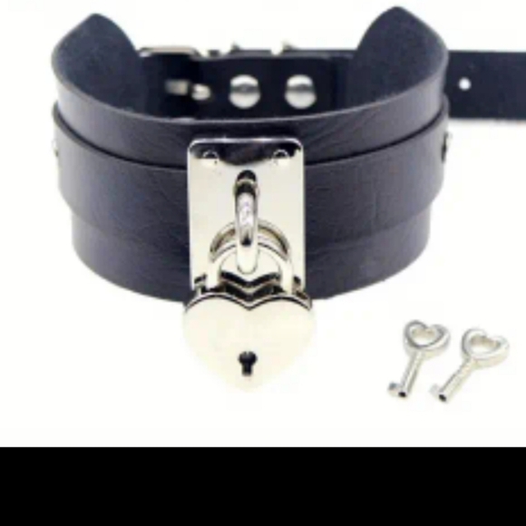 Jewelry - New goth lock and key choker